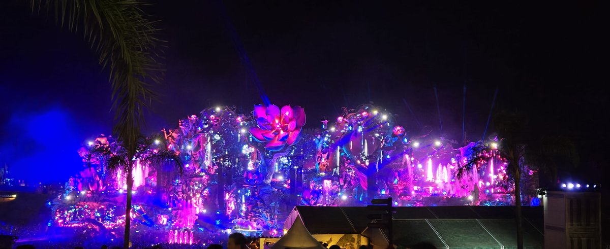 Tomorrowland Brasil 2025 à noite